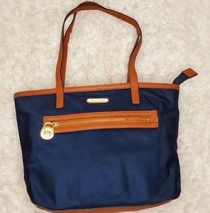 Micheal Kors purse navy blue and tan leather. Excellent condition.